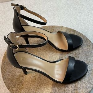 FAUX LEATHER WOMEN’S ANKLE STRAP OPEN TOE PUMP HEELS SIZE: 7.5 COLOR: BLACK